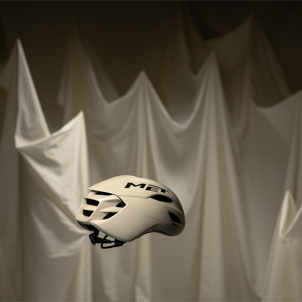 Met Manta Mips helmet - Wax White