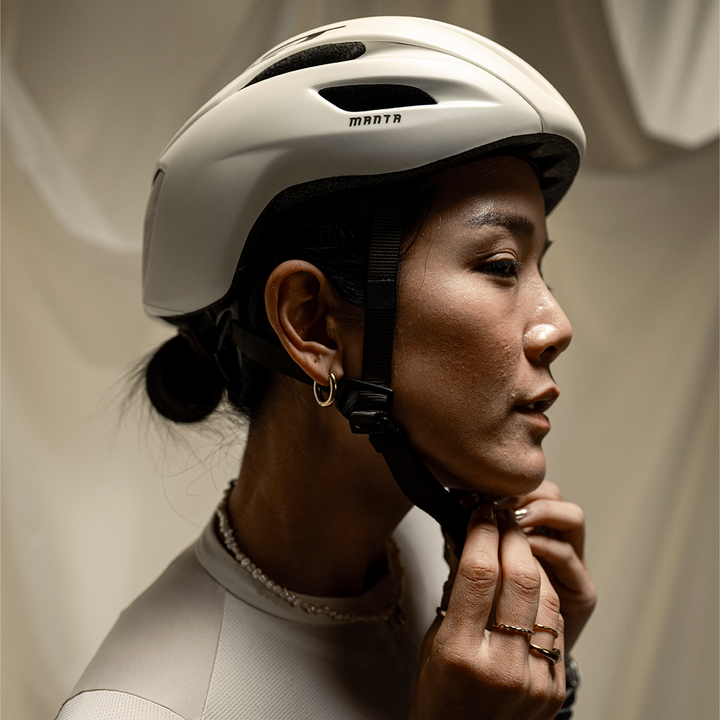 Met Manta Mips helmet - Wax White