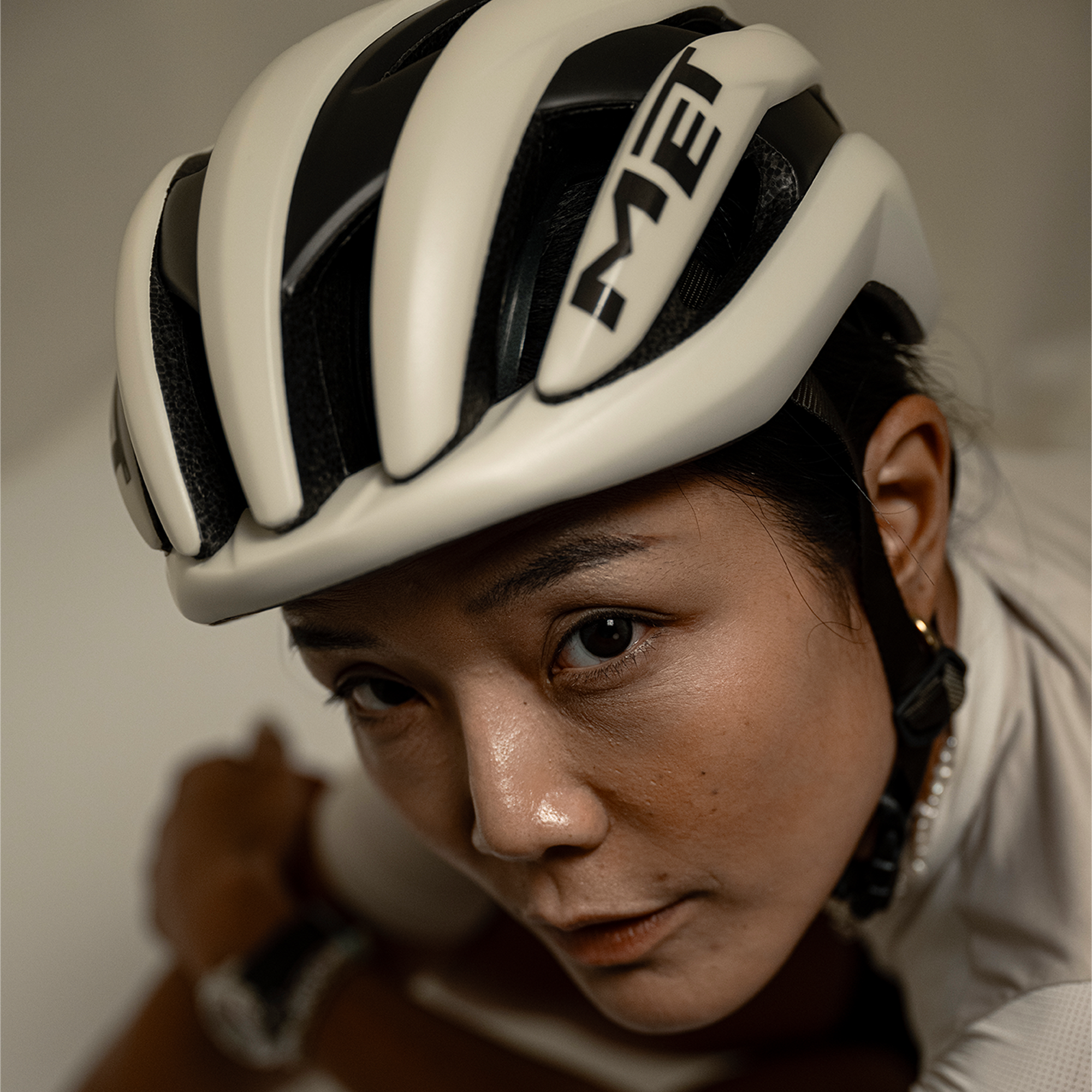 Met Trenta Mips helmet - Wax White